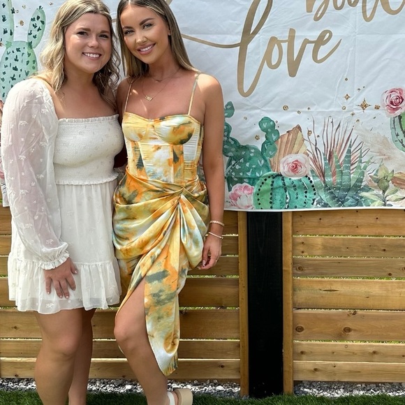 Pretty Little Thing yellow corset set - Picture 3 of 4